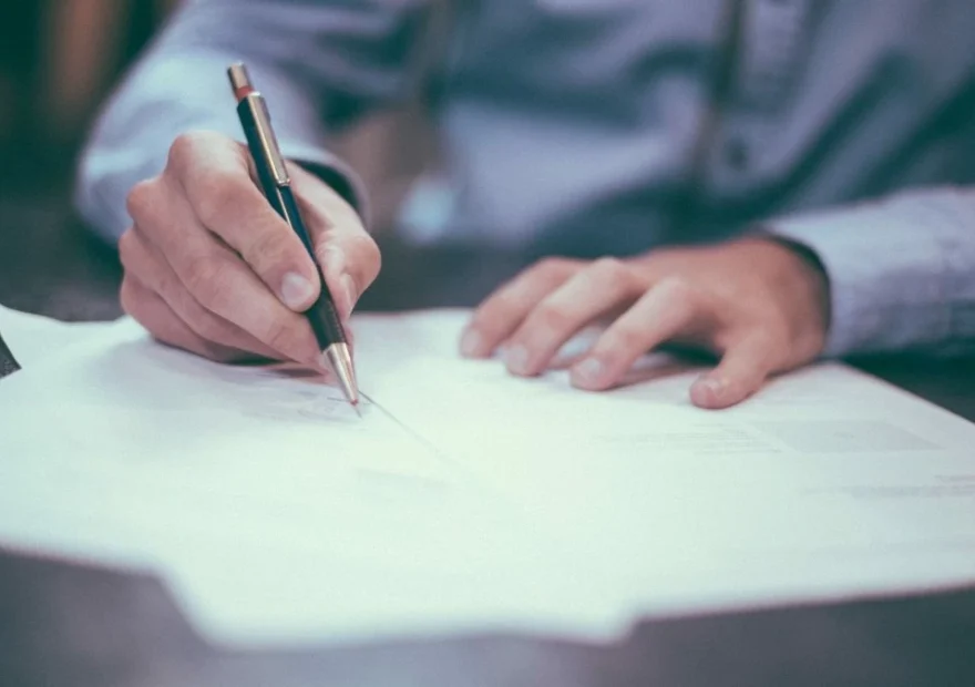 مراحل ترجمه مدارک در انتشارات مهر نو